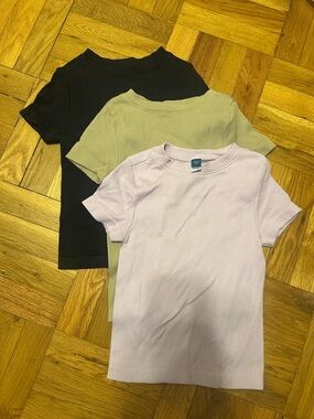 Old Navy Set of 3 Seamless Tops Black, Sage Green & Light Purple